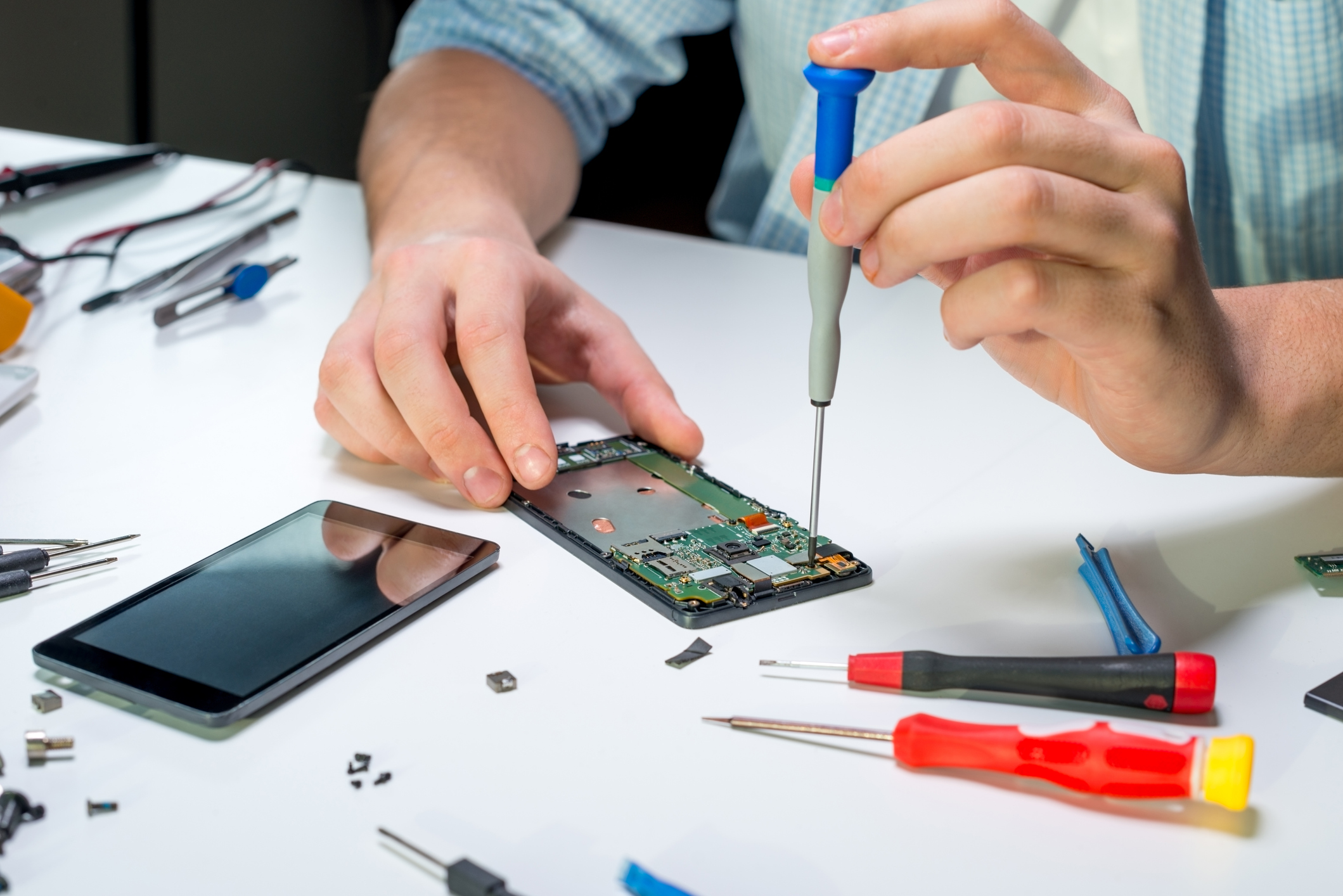 Say Goodbye to Cracked Screens with Expert iPhone Repair in Dallas